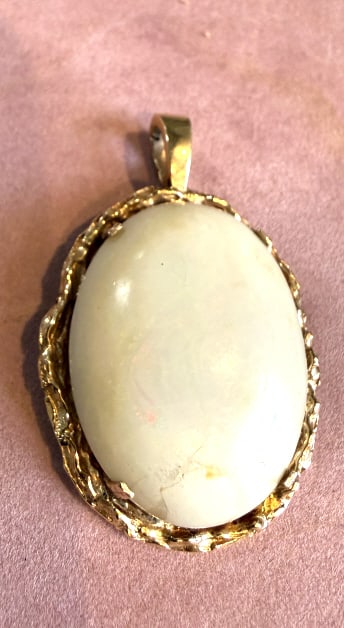 LARGE 14KT Y.GOLD PENDANT WITH LARGE WHITE OPAL (1 of 3)