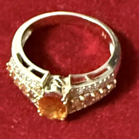 14KT Y. G. ORANGE SAPHIRE & DIAMOND LADIES RING: Size 6 with oval orange saphire, along MATCHING SAPHIRES AND ACCENT ROUND BRIKLLIANT DIAMONDS total weight 2.85 dwt