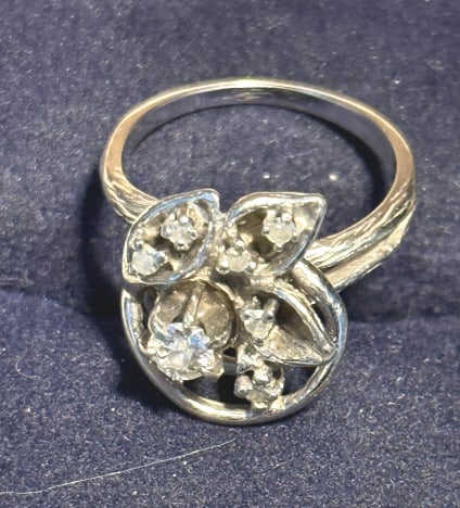 VINTAGE 14KT WHITE GOLD DIAMOND FLORAAL RING (1 of 2)