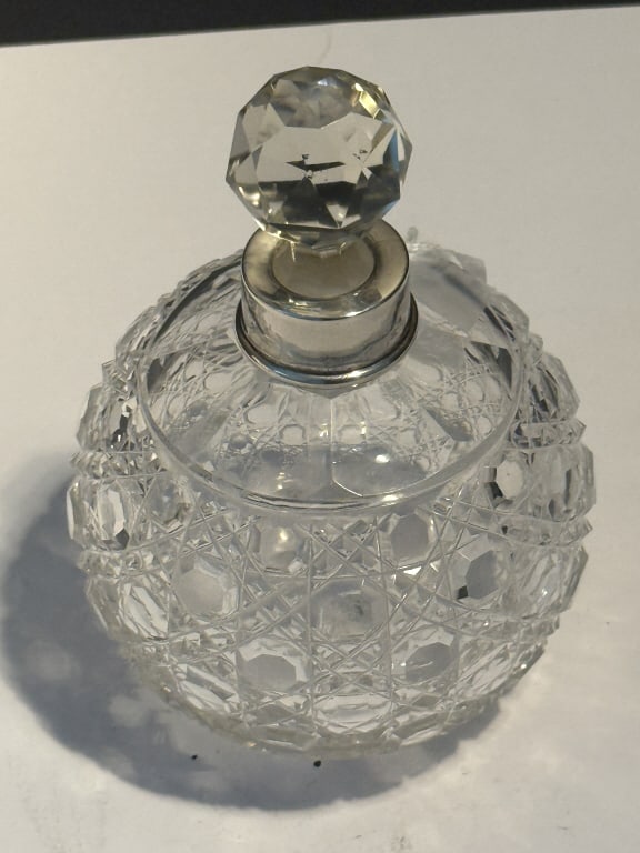 1934 BIRMINGHAM PERFUME CRYSTAL & STERLING BOTTLE (1 of 2)
