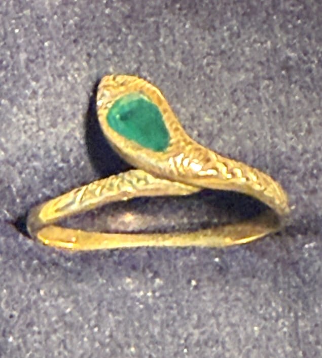 VICTORIAN 14KT YEWLLOW GOLD EMERALD SNAKE RING: SIZE 7-8, with half ct pear shape emerald, total weight 2.38 dwt, circa 1900, tests at 14kt