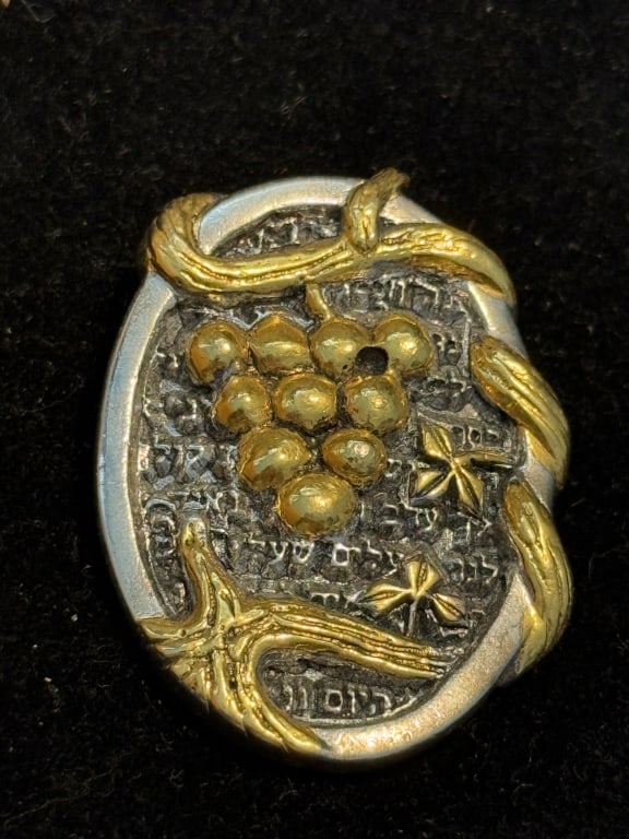 FRANK MEISLER 3D GRAPE 2 TONE BROOCH: About 2" long, made in Israel very good condition