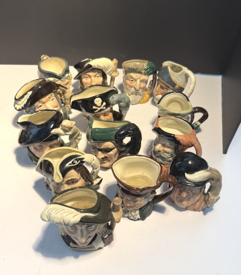 LARGE COLLECTION ROYAL DOULTON TOBY SMALL JUGS (1 of 4)