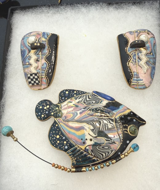 CYNTHIA CHUANG RARE CERAMIC ELEPHANT SUITE (1 of 2)