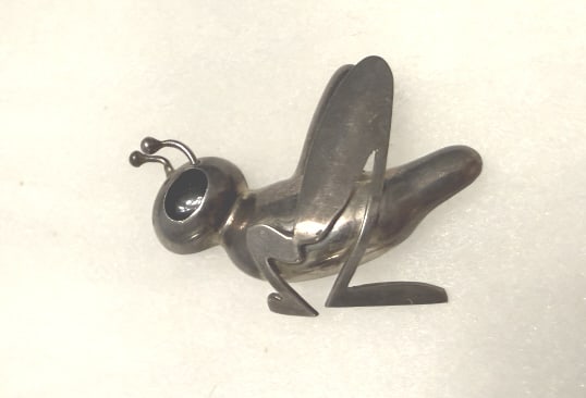 HEAVY VINTAGE STERLING MEXICAN BEE BROOCH: 2 1/2 " LONG, WEIGHS 11 GRAMS