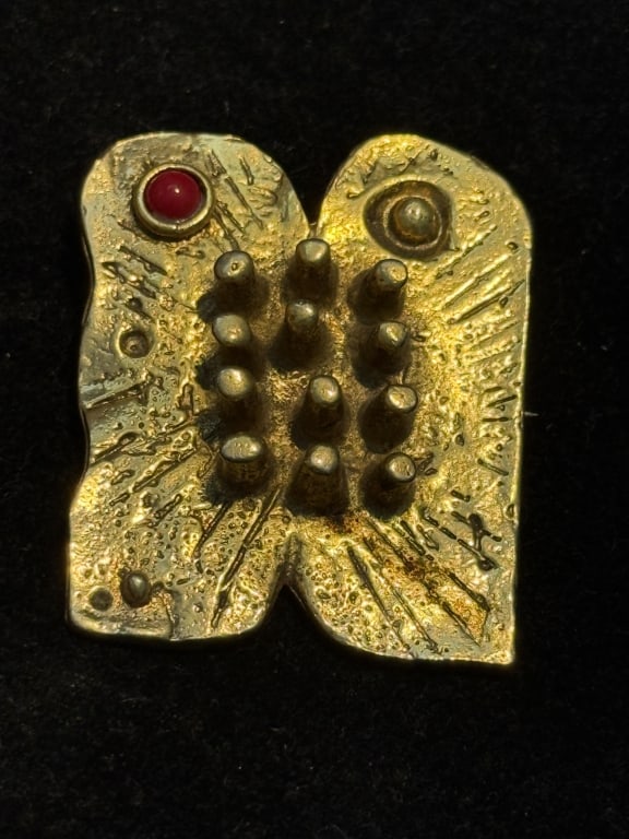 VTG DANI KARAVAN 10 COMMANDMEMTS BRUTALIST BROOCH: CIRCA 1970'S IN EXCELLENT CONDITION SIGNED