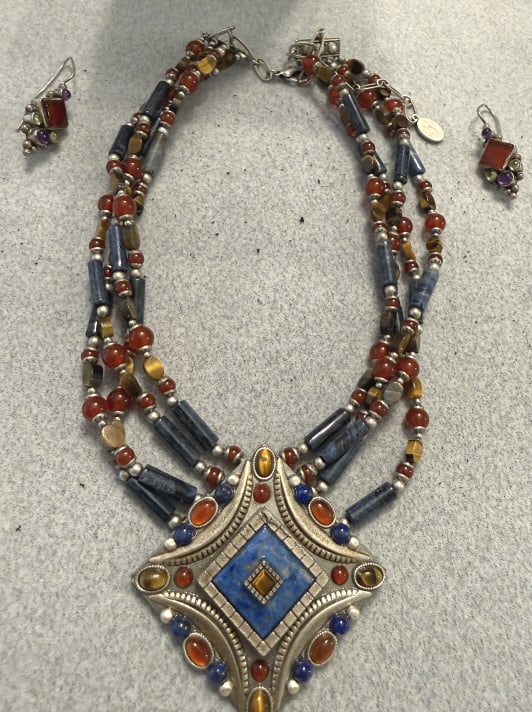 VTG HAND CRAFTED SUITE STONES NATIVE AM DESIGN (1 of 2)