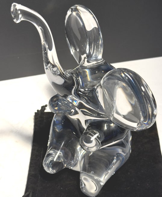 LARGE CLEAR SIGNED DAUM FRANCE ELEPHANT (1 of 2)