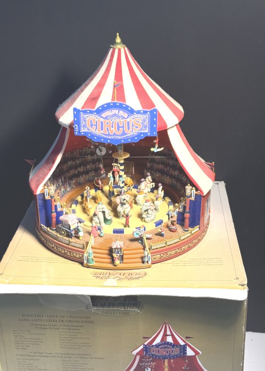 MR CHRISTMAS WORLDS FAIR BIG TOP CIRCUS (1 of 1)