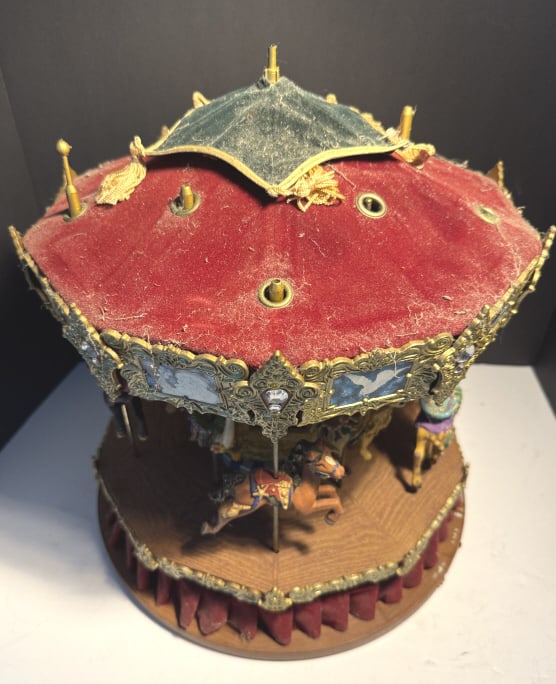 MR XMAS MUSICAL CAROUSEL COLLECTIBLE WITH BOX (1 of 3)