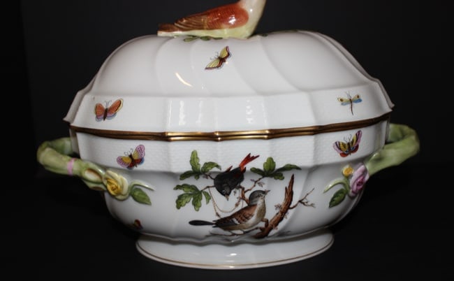 HEREND RARE QUEEN VICTORIA LARGE SERVING TUREEN AND LID: With the hard to find green border, 10 3/4" wide, and discontinued, excellent condition, from a Palm Beach estate, with blue understamp to base