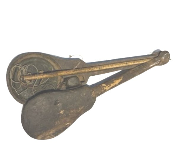 CHINESE ANTIQUE OPIUM SCALE AND CASE (1 of 1)