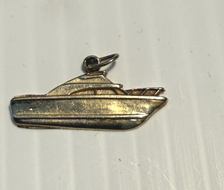 14KT YELLOW GOLD YACHT CHARM: Just under 1" long, marked 14kt, total weight 1.96 dwt