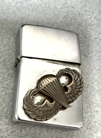 VINTAGE ZIPPO PARATROOPER AIRBORN LIGHTER (1 of 2)