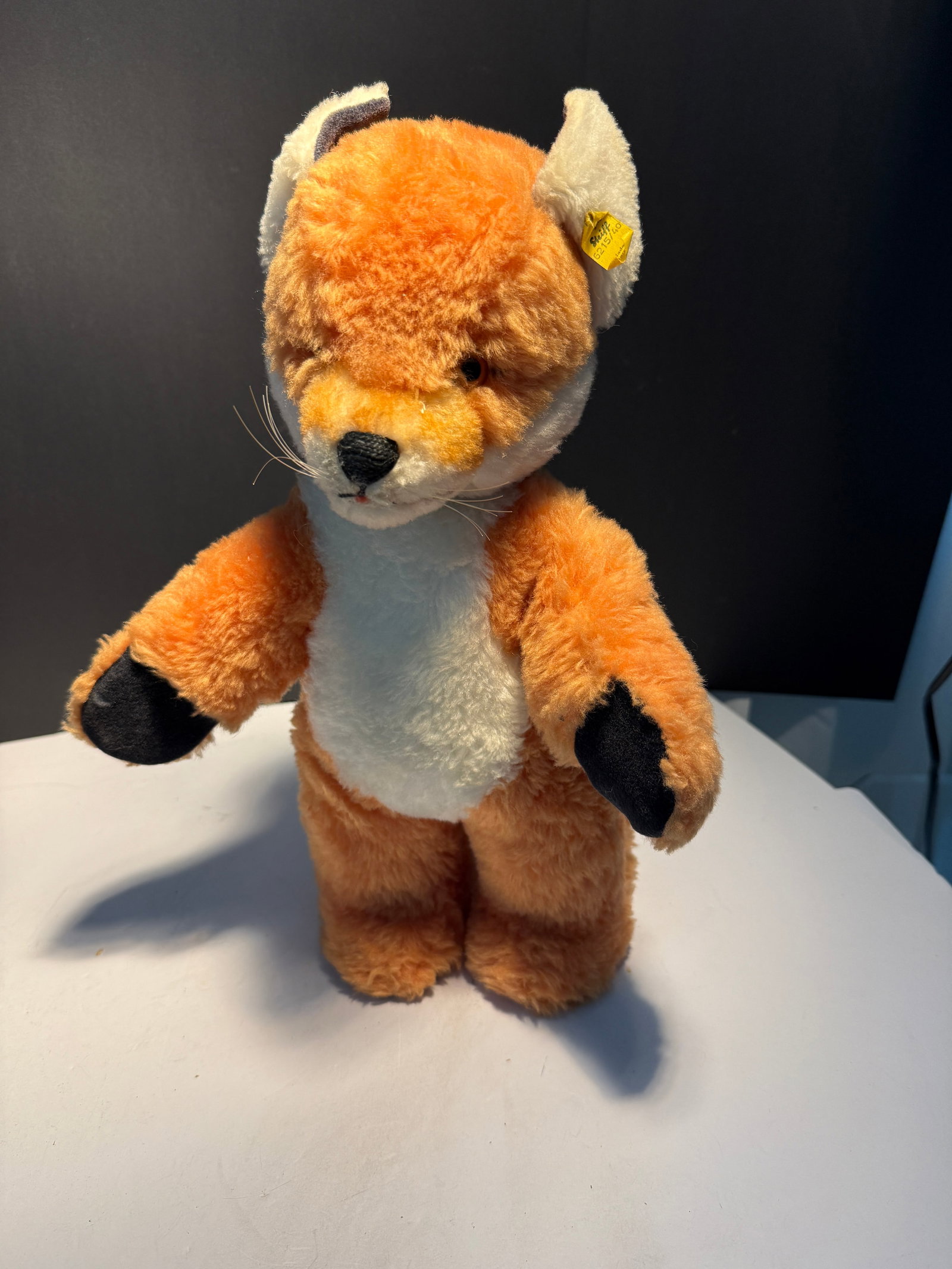 VINTAGE STEIFF “ FUZzY THE FoX”: 1970s. In good condition
