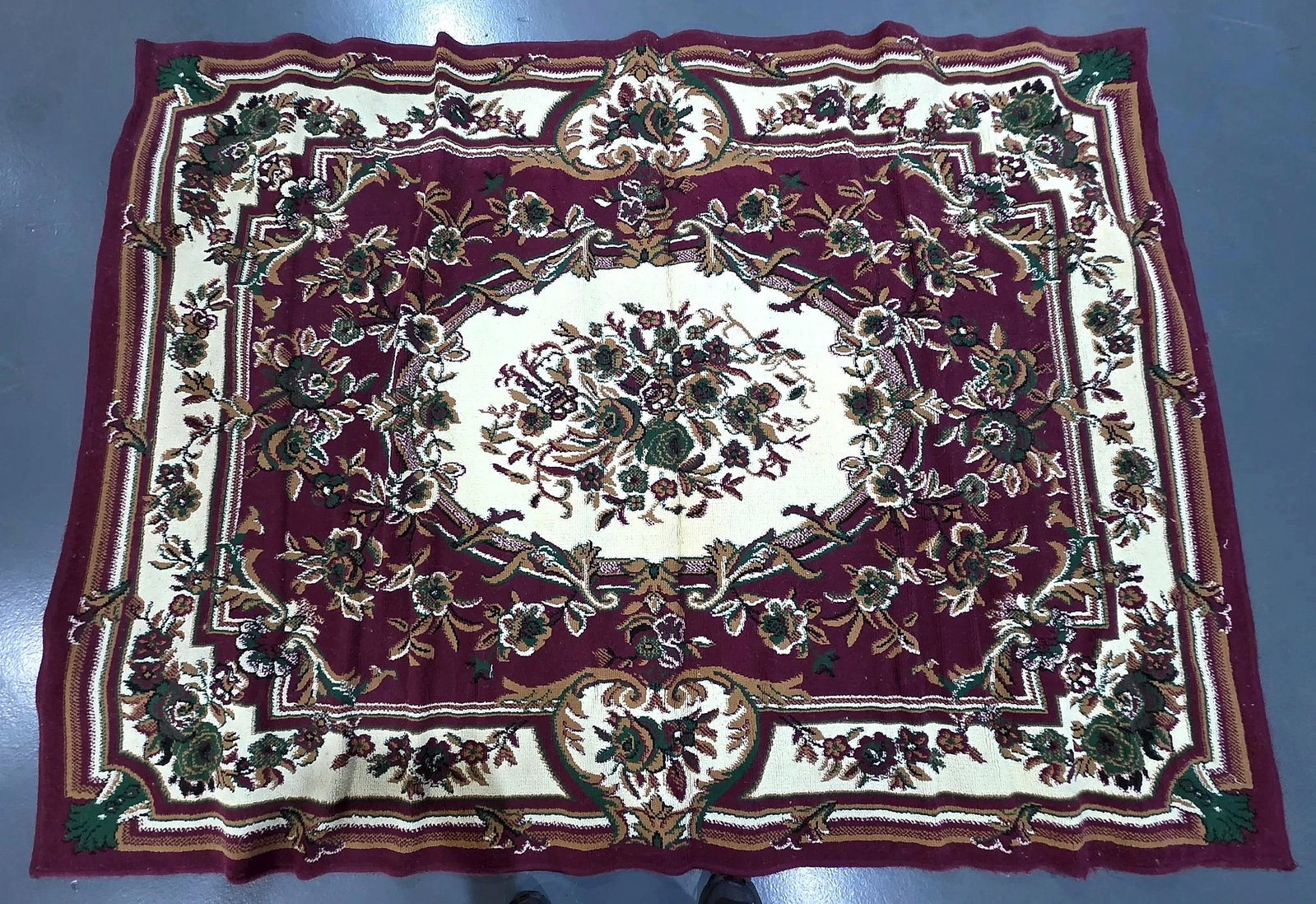 Linen Universe Jasmine Collection Floral Area Rug: A rectangular area rug from the Jasmine Collection, imported by Linen Universe and manufactured in Turkey. The design features a central cream-tone oval floral medallion framed by a deep burgundy fiel