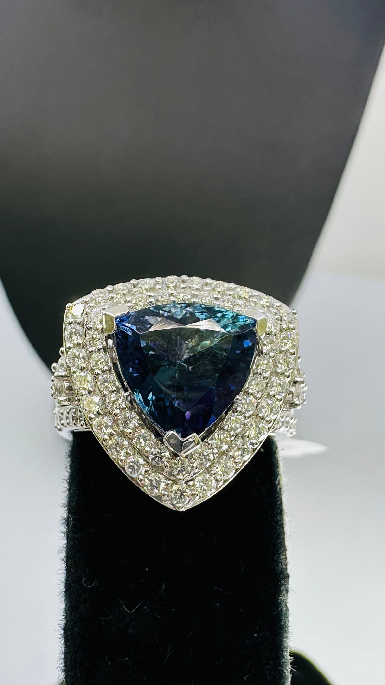GIA Certified Natural Tanzanite & Diamond Platinum Ring: An extraordinary fine jewelry piece featuring a GIA-certified 3.80 carat natural Tanzanite (Zoisite) in a beautiful triangular modified brilliant cut. The center gemstone exhibits a vivid bluish-viole