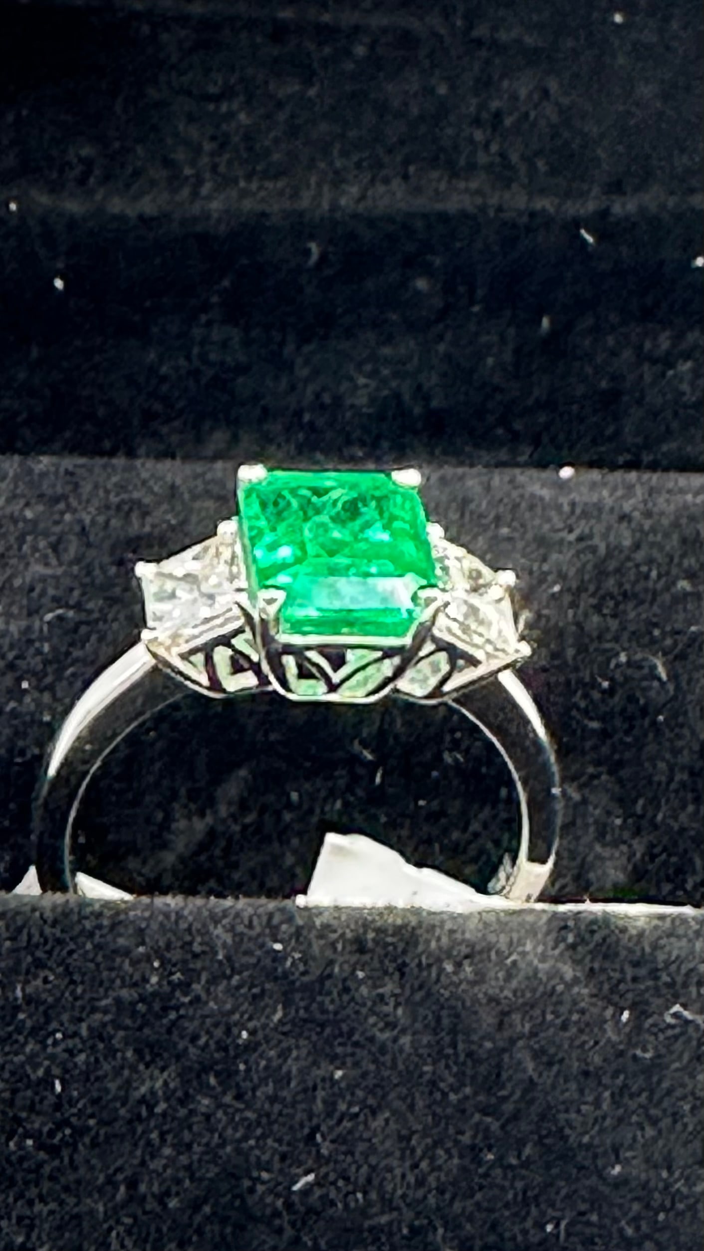 GIA Oscar Friedman Certified 1.88 Ct Brazilian Emerald & Diamond Ring: An exceptional Oscar Friedman 18K white gold emerald and diamond ring featuring a stunning 1.88 carat natural Brazilian emerald accompanied by an official GIA Emerald Origin Report.The center emerald 