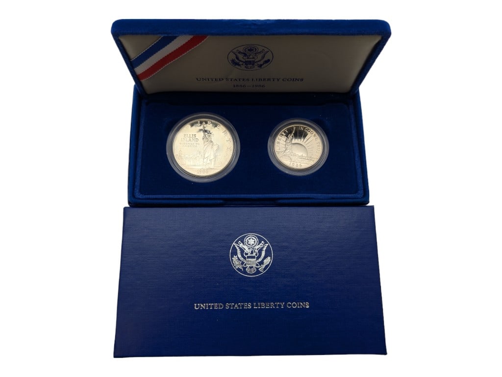 Commemorative 1986 Ellis Island Silver Dollar and Clad Half!: Coin