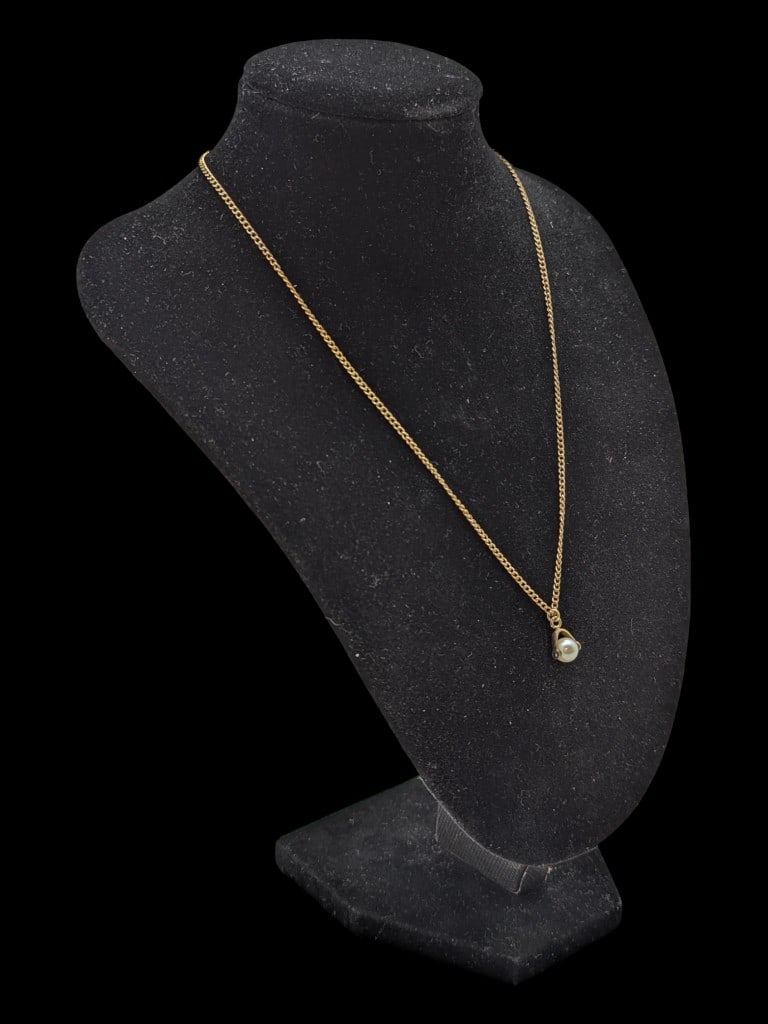 12K Gold Filled Pearl Pendant Necklace: Metal Content: 12K Gold Filled Length: 15 inches