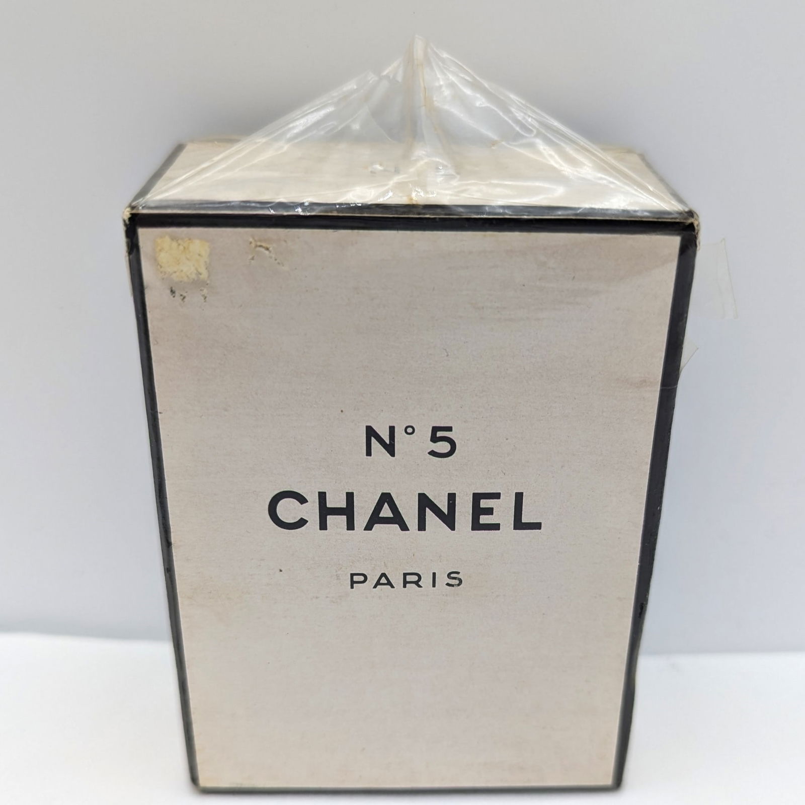 FEATURE Chanel No 5 No 201 Paris Perfume - Sealed: Box is in perfect condition! Perfume is Sealed with the top plastic corner just slightly detached. This is extremely rare to find sealed! Good luck to the bidders!