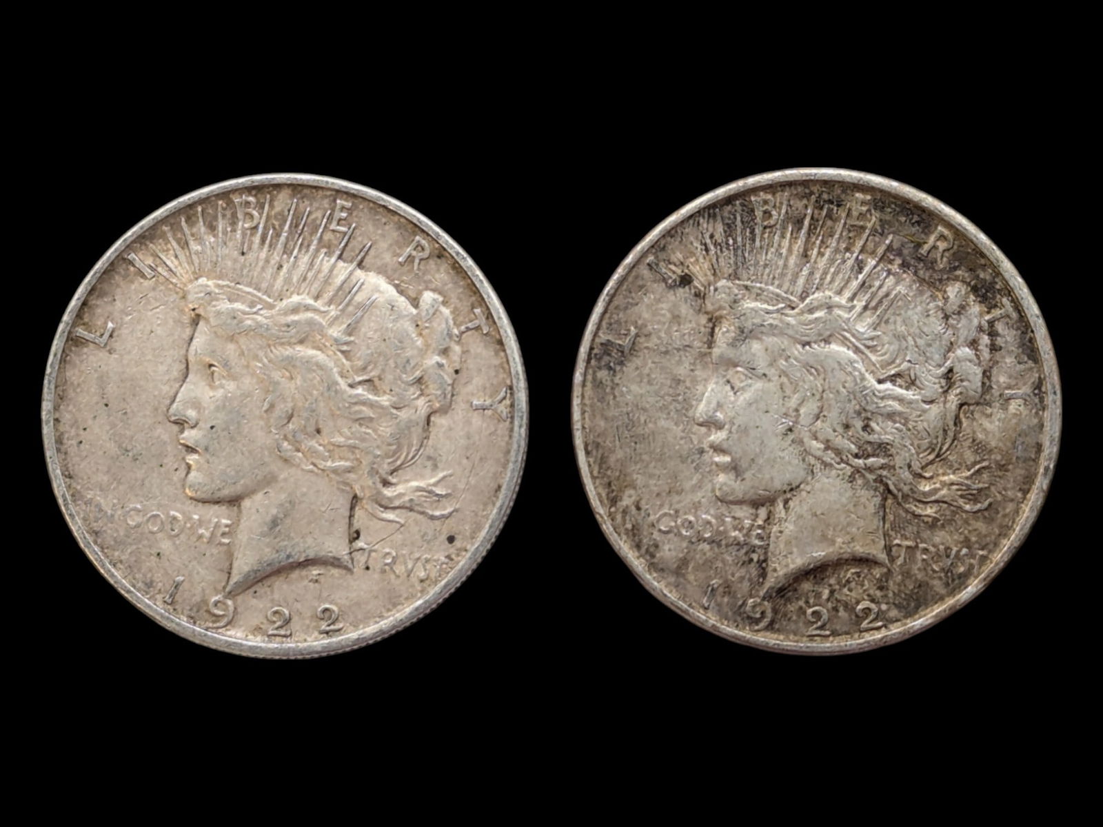 Lot of 2 - 1922 Silver Peace Dollars (1 of 2)