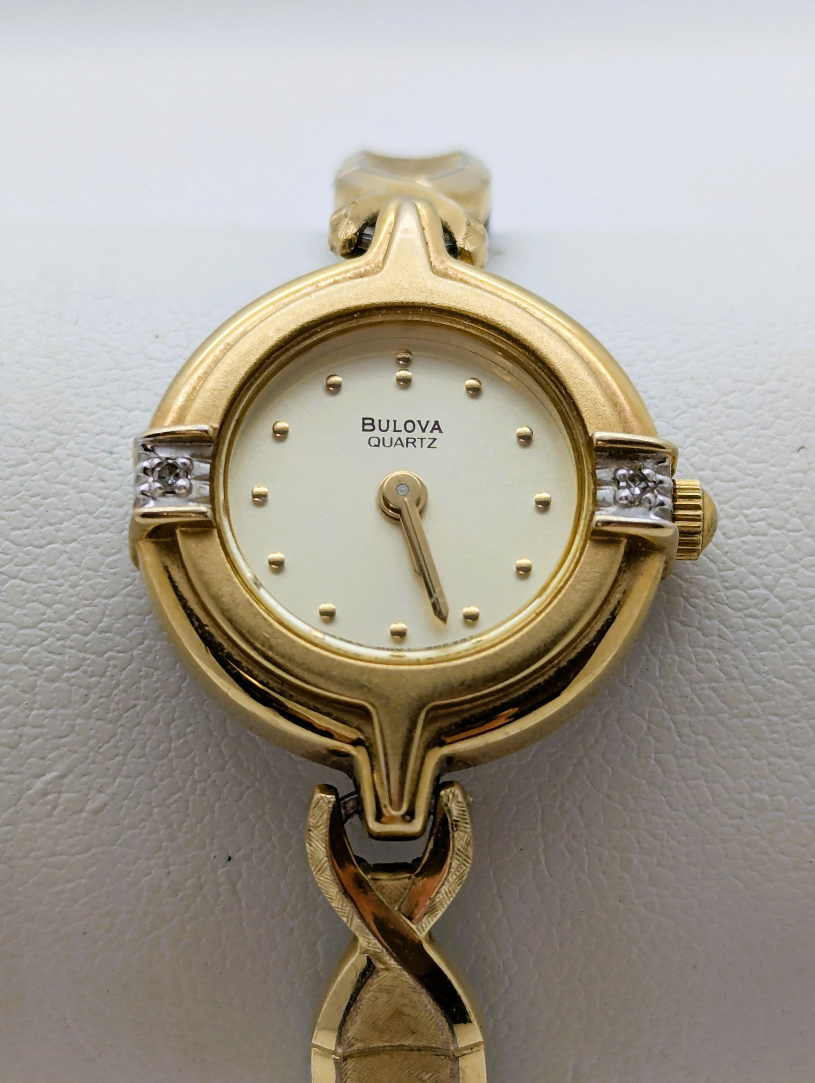 Bulova Quartz Gold tone Ladies Watch: Watch will need new battery.