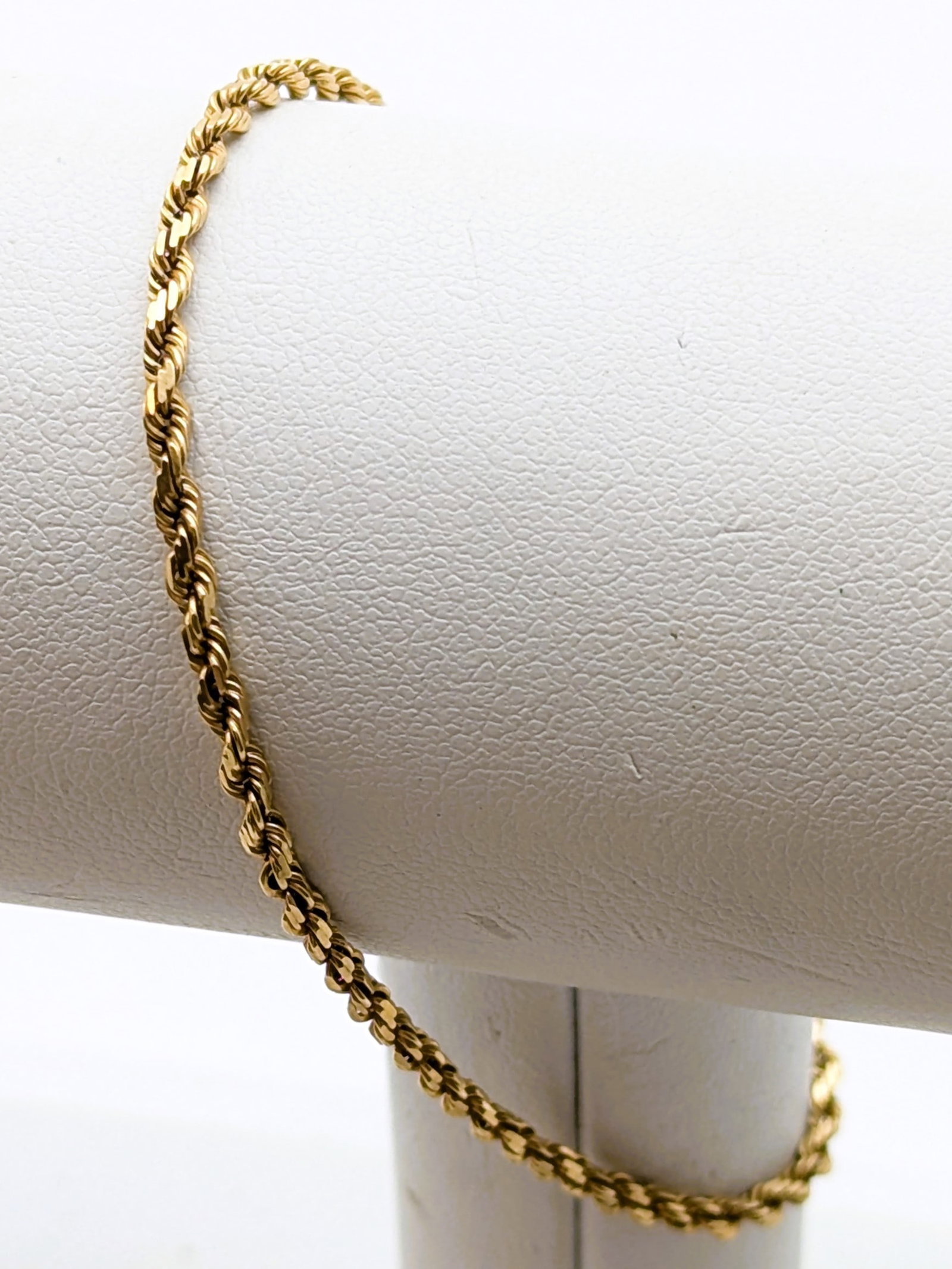 14K Gold Rope Chain Ladies Bracelet: Length: 7 inches Weight: 3.10g