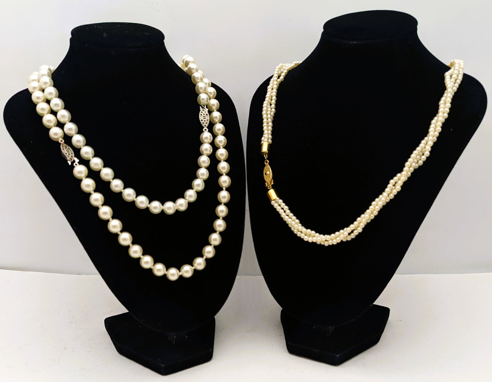 Lot of 3 Costume Pearl Ladies Necklaces: Jewelry
