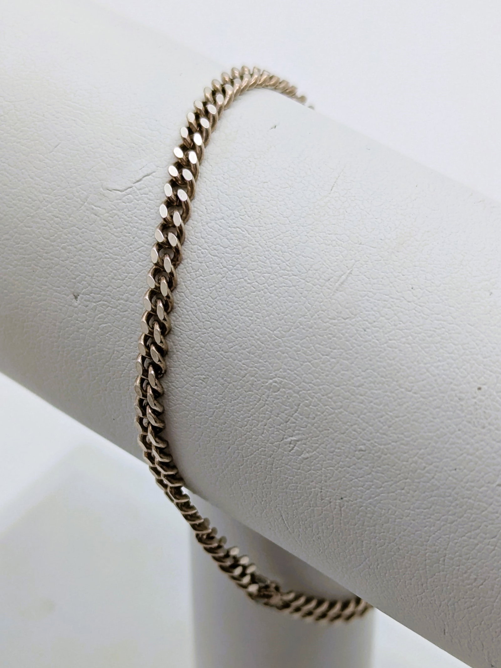 Sterling Silver Curb Chain Bracelet: Length: 7in