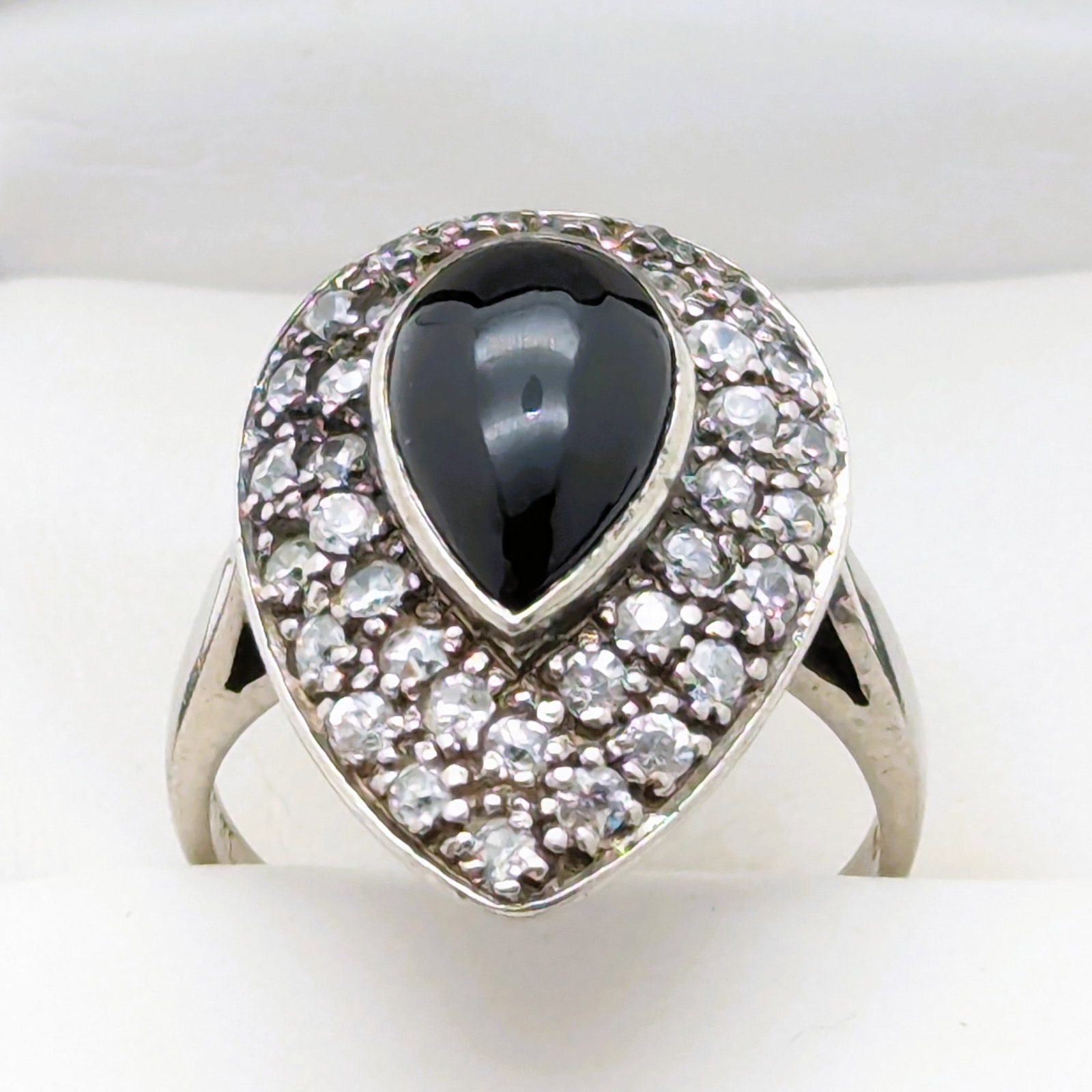 Sterling Silver Black & White Teardrop Ladies Ring: Size: 7.25