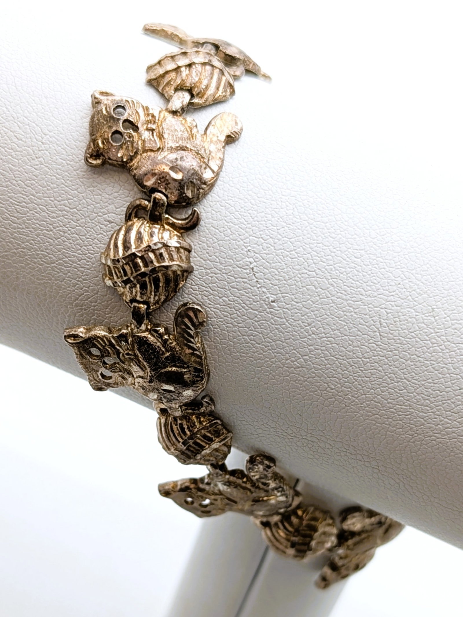 Sterling Silver Cat & Yarn Ladies Bracelet: Length: 7in