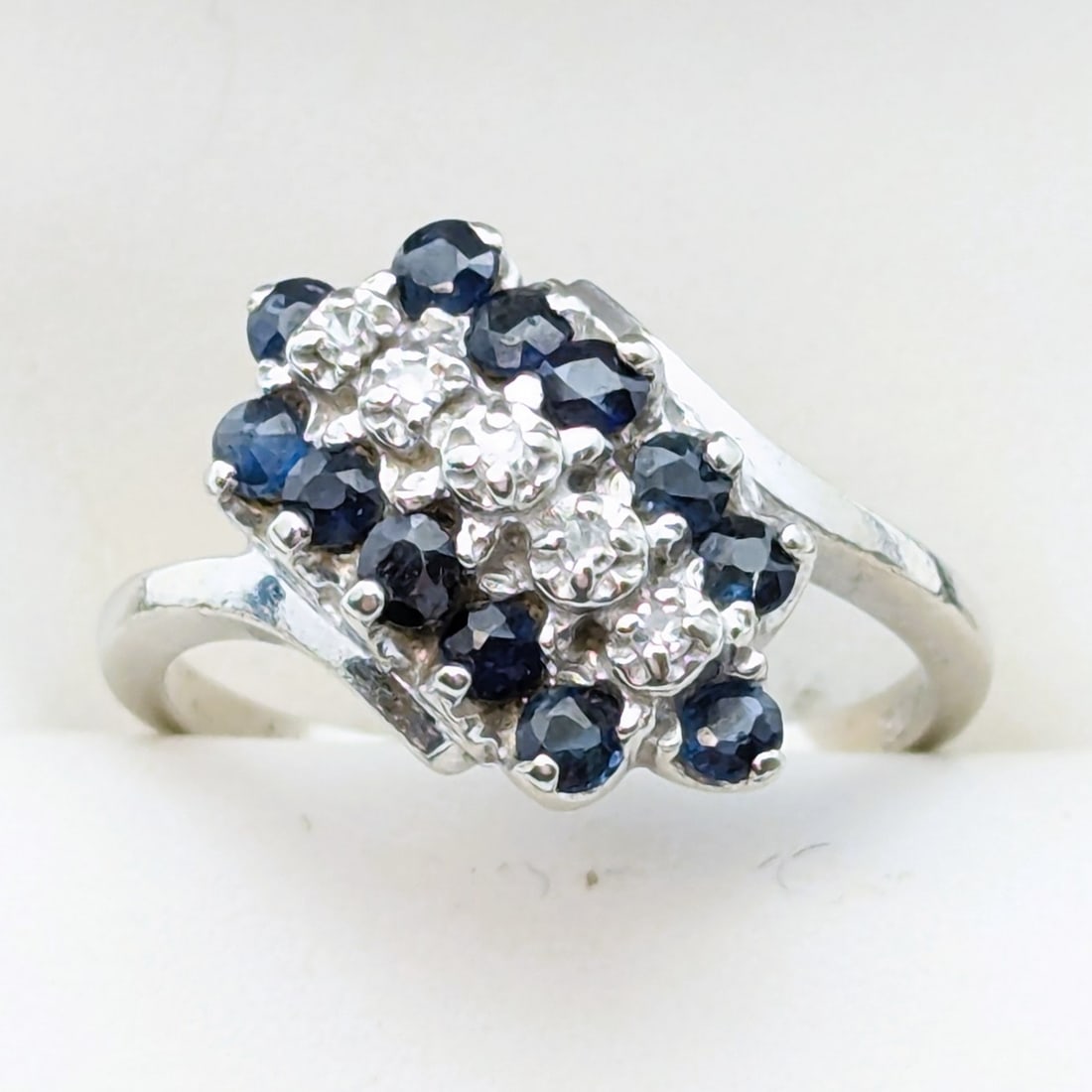 FEATURE Vintage 14K White Gold Trubrite Diamond & Sapphire Cluster Ladies Ring (1 of 7)
