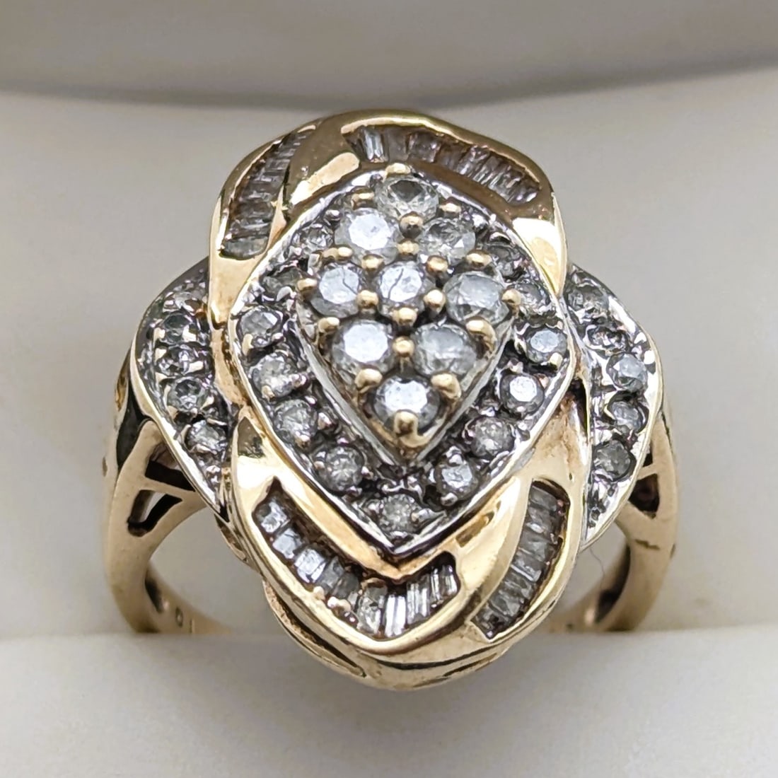 Large 10k Floral Gold Ring  - size 7 - 6.09 grams (1 of 5)