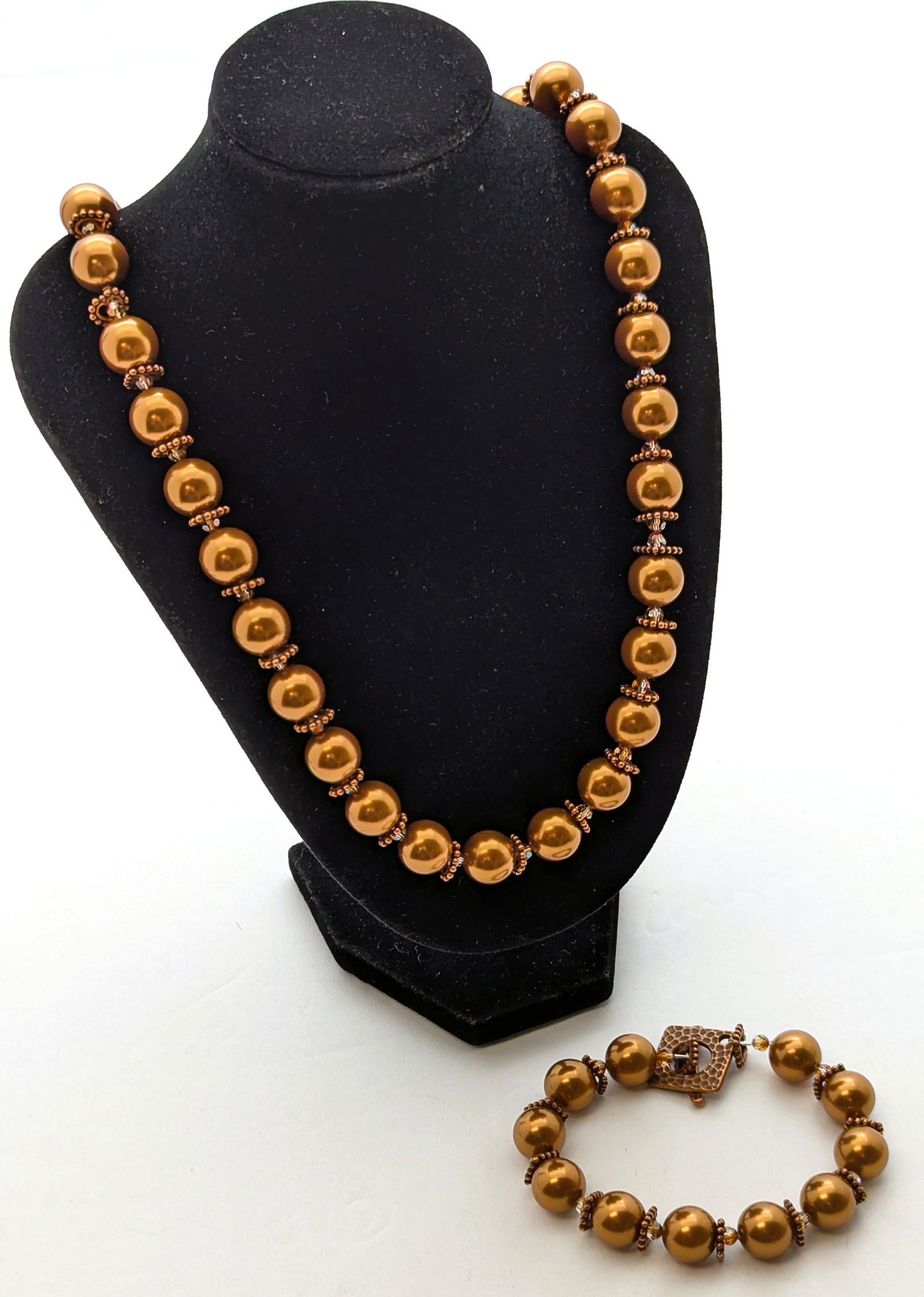 Lot of Matching Copper tone Beaded Ladies Necklace & Bracelet Set: Jewelry