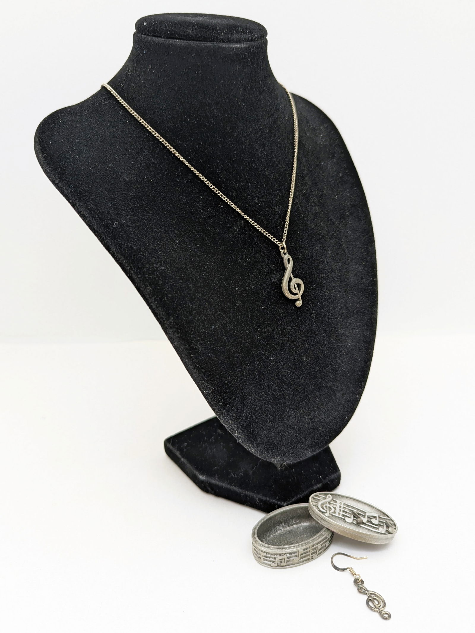 Vintage MS Dee Small Pewter Jewelry Box with Matching Jewelry (1 of 11)