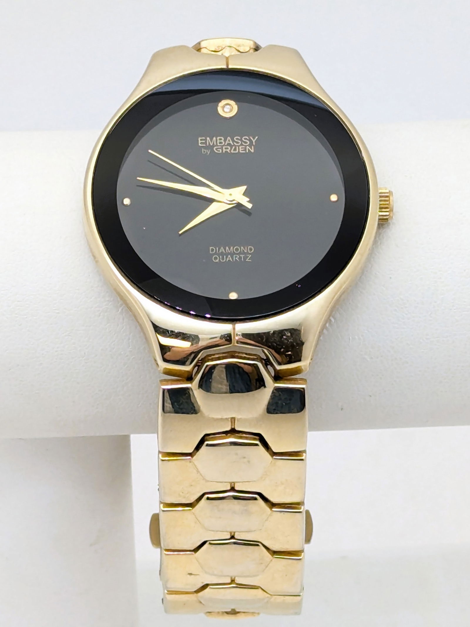 Mens Embassy by Gruen Diamond Quartz Watch: Not tested