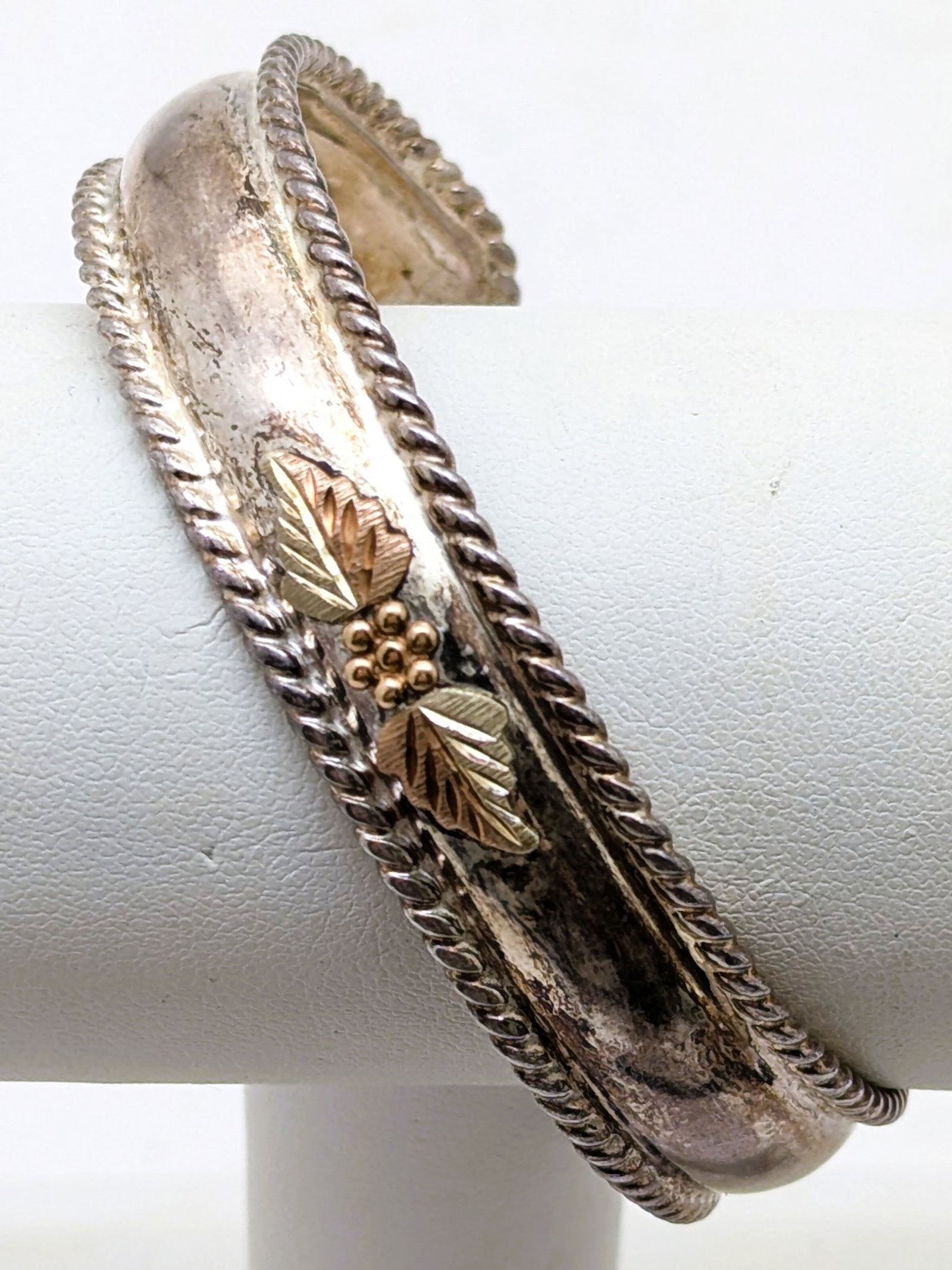 FEATURE Sterling Silver w/ Floral 2-tone Ladies Cuff Bracelet - 0.86oz: FEATURE