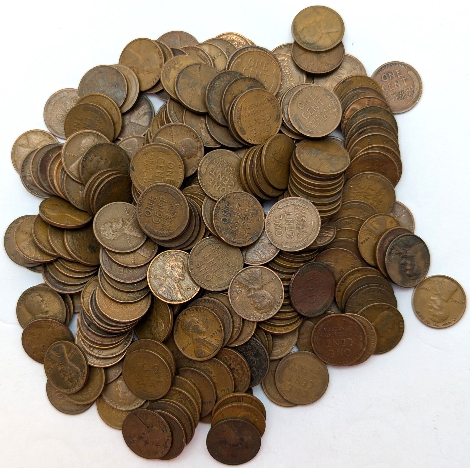 Large Lot of 320 Lincoln Wheat Cents - Various dates (1 of 3)