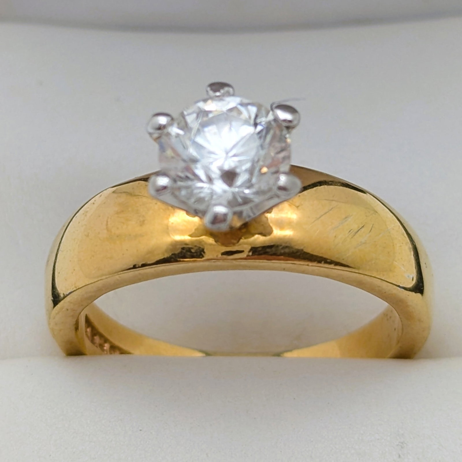 Gold tone White Solitaire Stone Ladies Ring: Size: 9