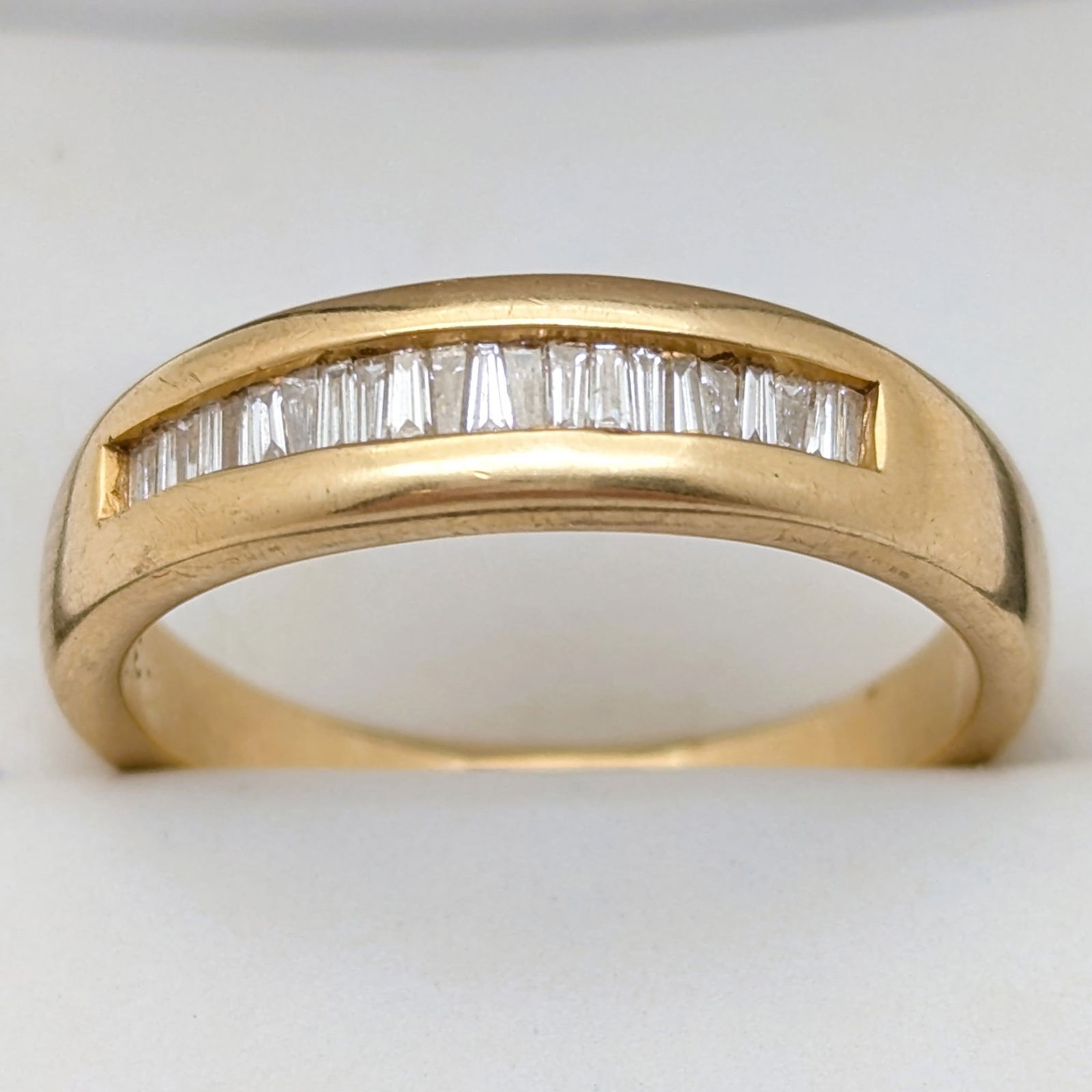 FEATURE 14K Gold Diamond Men's Band Ring - 7g (1 of 6)
