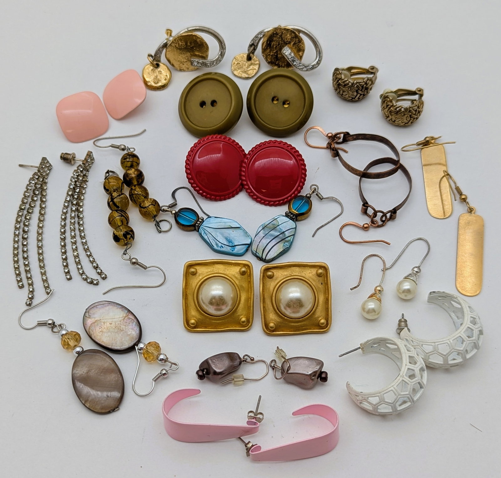 Large Lot of 16 Ladies Costume Earrings - Variety of Studs & Dangly Earrings!: Jewelry