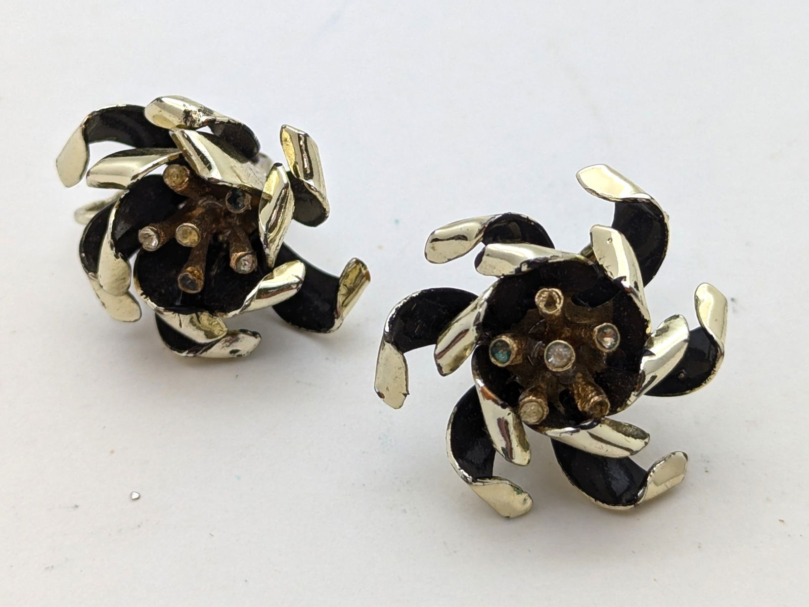 Vintage Coro Flower Clip-on Earrings: Jewelry