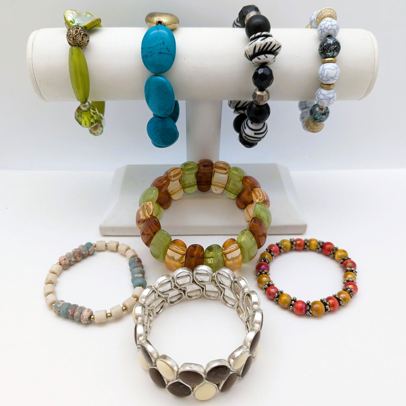 Lot of 8 Beaded Costume Women's Stretch Bracelets: Jewelry