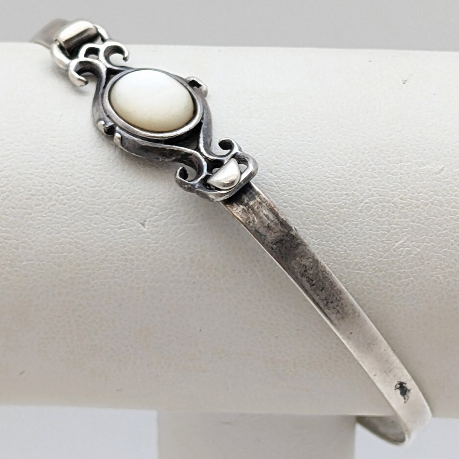 Sterling Silver White Oval Ladies Bangle Bracelet: _