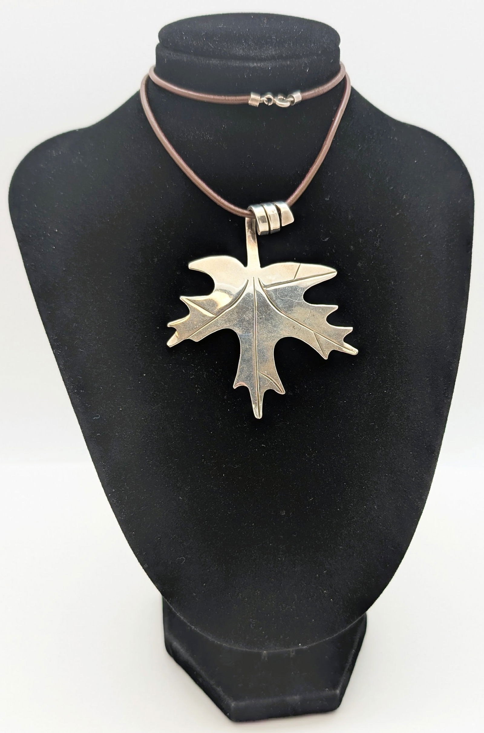 Large Maple Leaf Rope Ladies Necklace w/ Sterling Silver Clasp: Length: 18in