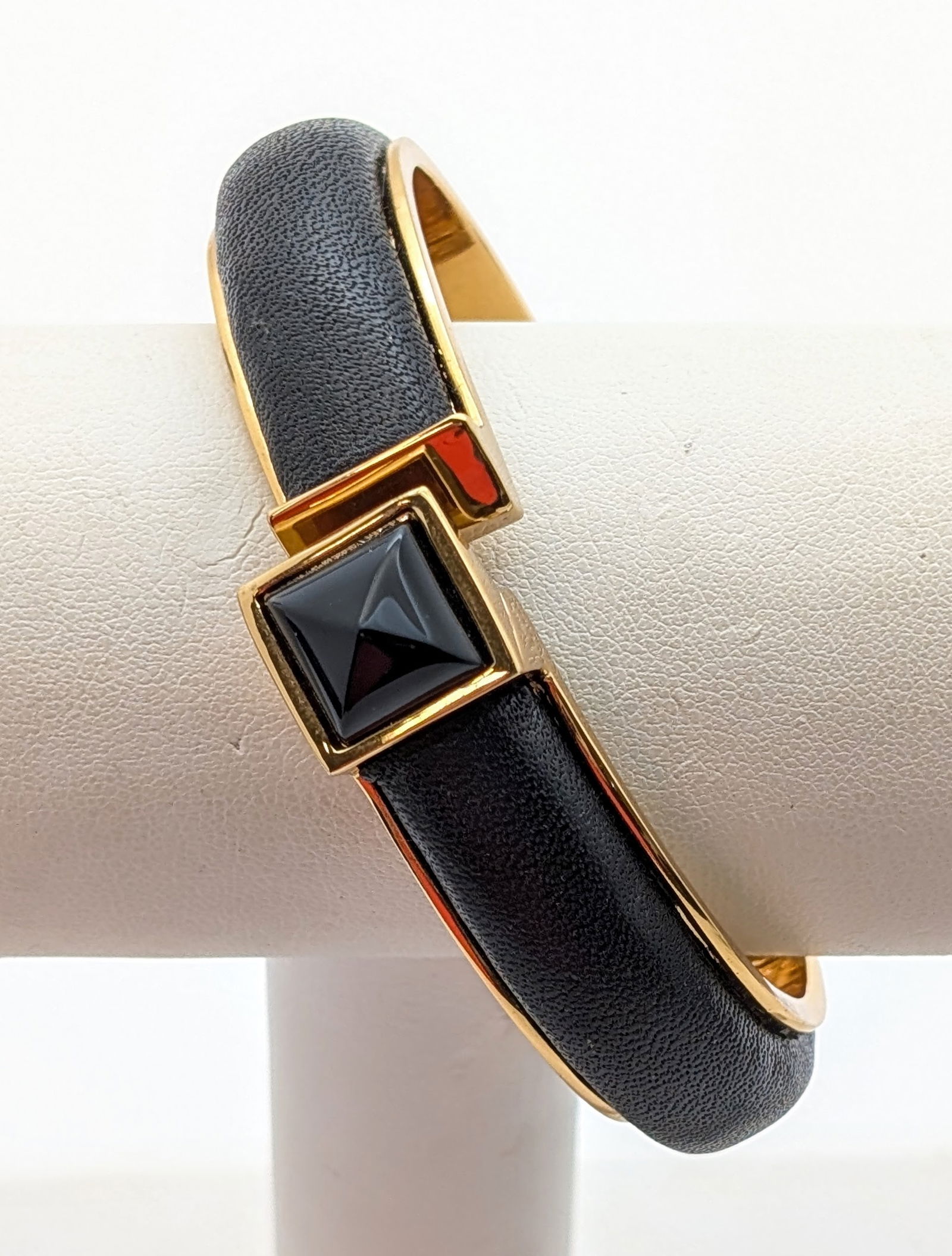 Vince Camuto Gold Toned Black Leather Ladies Bracelet: Lenght: 3in