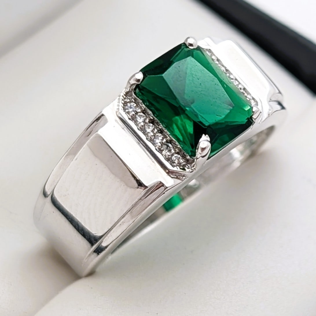 Silver tone Green Costume Ladies Ring (1 of 4)