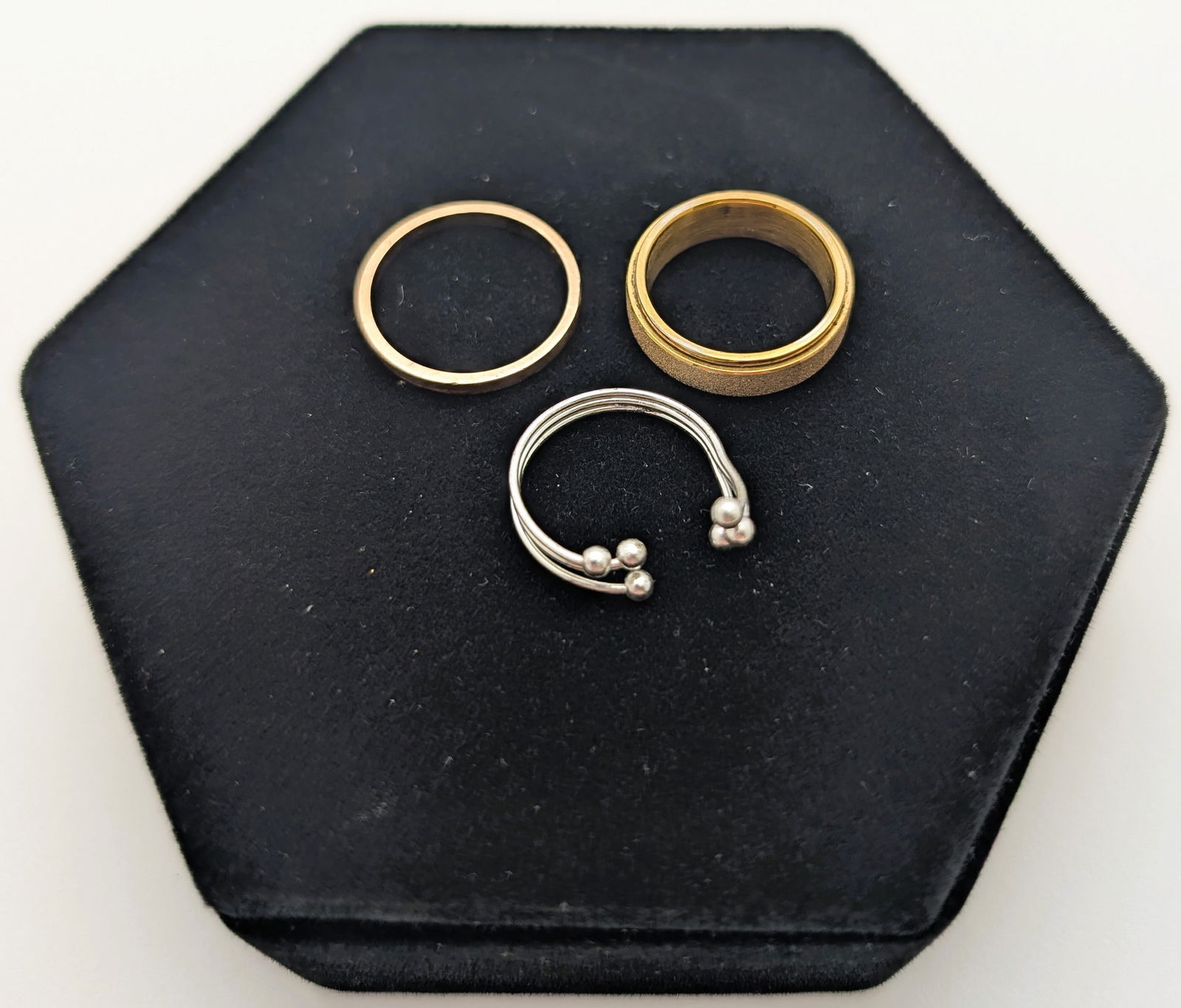 Lot of 3 Costume Ladies Rings: Various Sizes