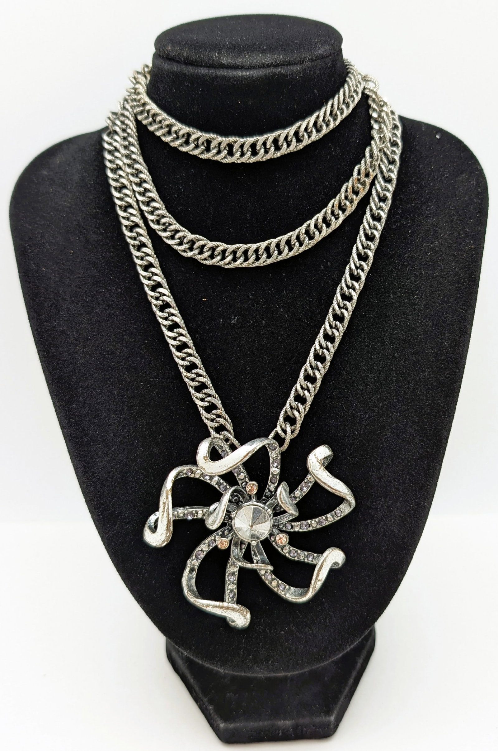 BCBGeneration Large Flower Ladies Statement Necklace: Length: 28-30in
